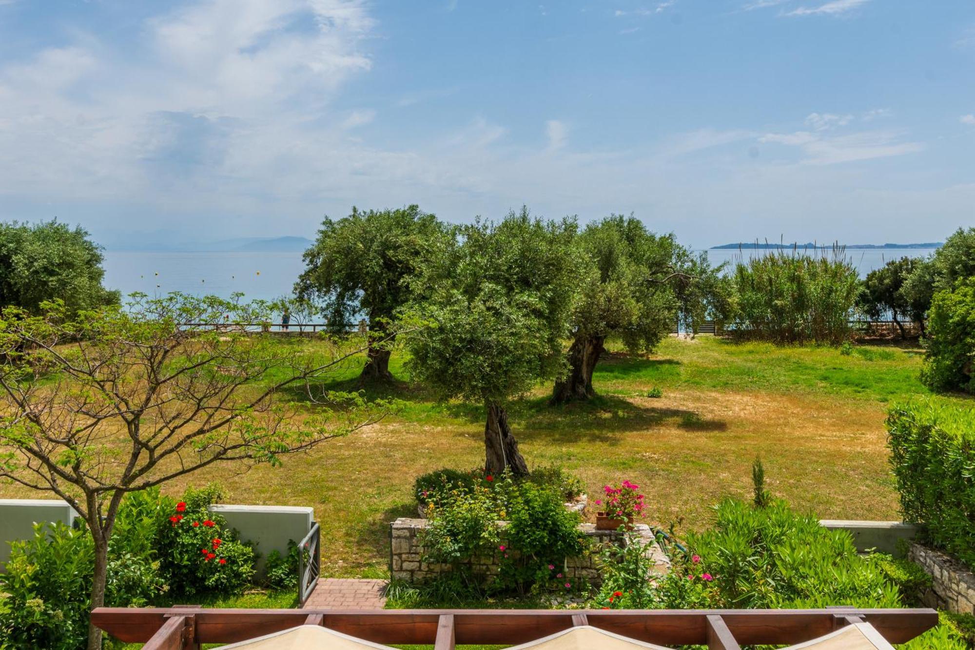 Barbati Seafront Luxury Suites 외부 사진